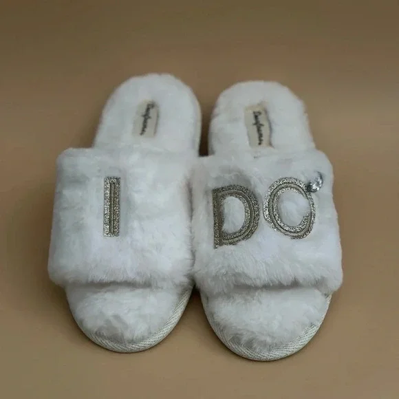 NWOT Women's I Do Slippers by Dearfoams White Size: 5-6 - Picture 2 of 4
